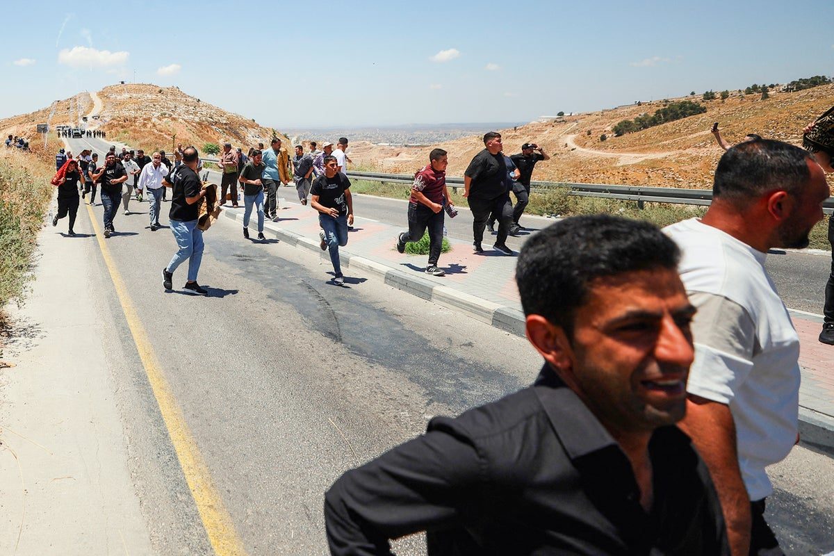 China urges Israel to halt West Bank settlements