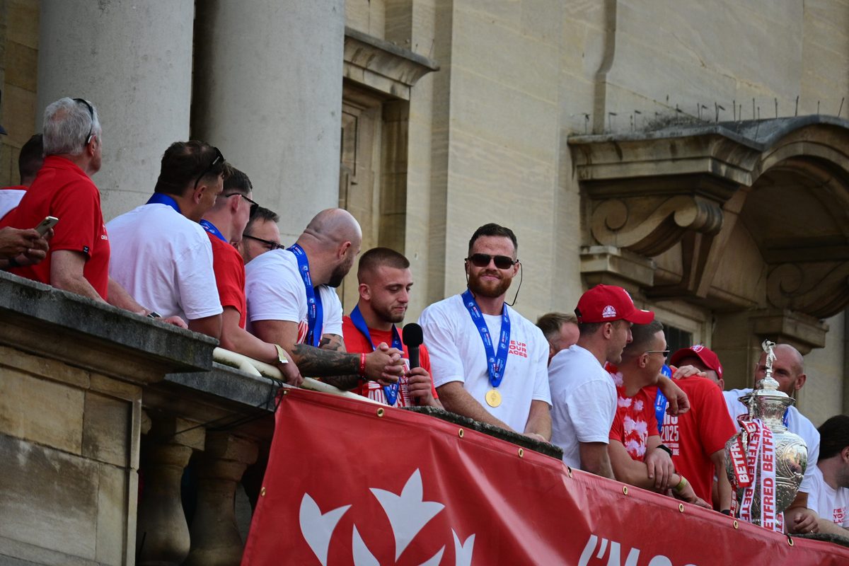 England omit Mikey Lewis for World Cup opener