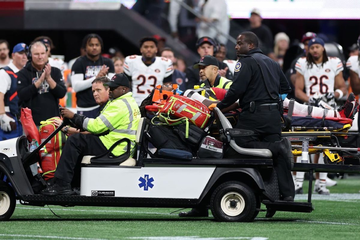 Rookie LB Daniels Carted Off with Neck Injury