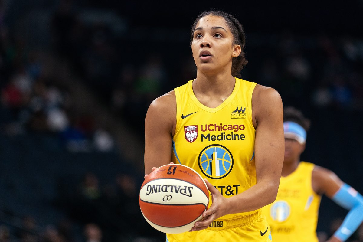 Gabby Williams Wears 49ers Jersey to WNBA Finals