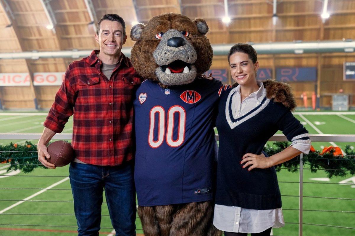 Hallmark's 'Holiday Touchdown: A Bears Love Story' blends romance and football