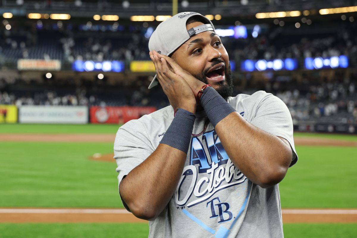 Rays Star Junior Caminero Trolls Yankees with Broom, "Da Yankees Lose!" Chant After ALDS…
