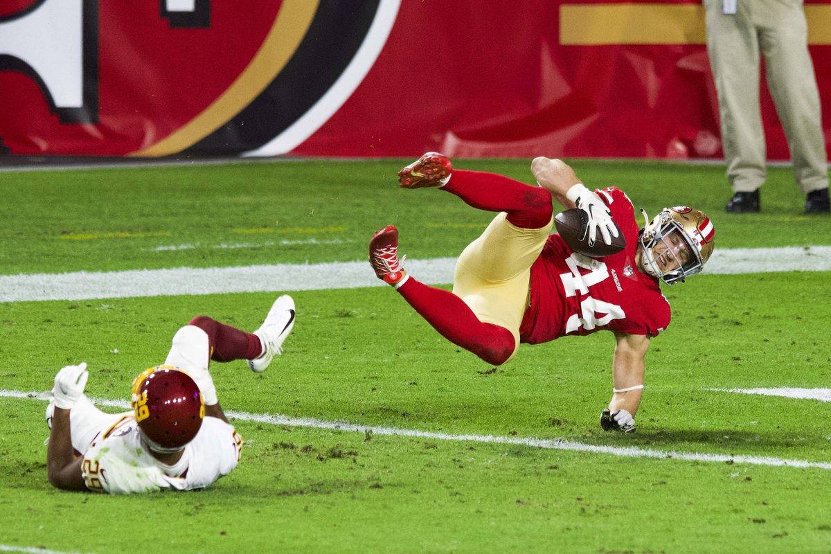 49ers' Kyle Juszczyk Sprains Knee, ACL Intact After Scary Injury