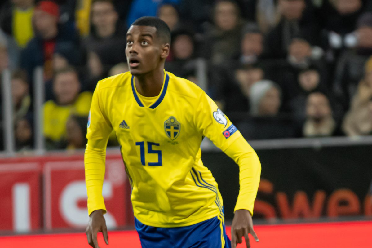 Isak and Gakpo Injury Scare: Liverpool Duo Doubtful for Man City Clash