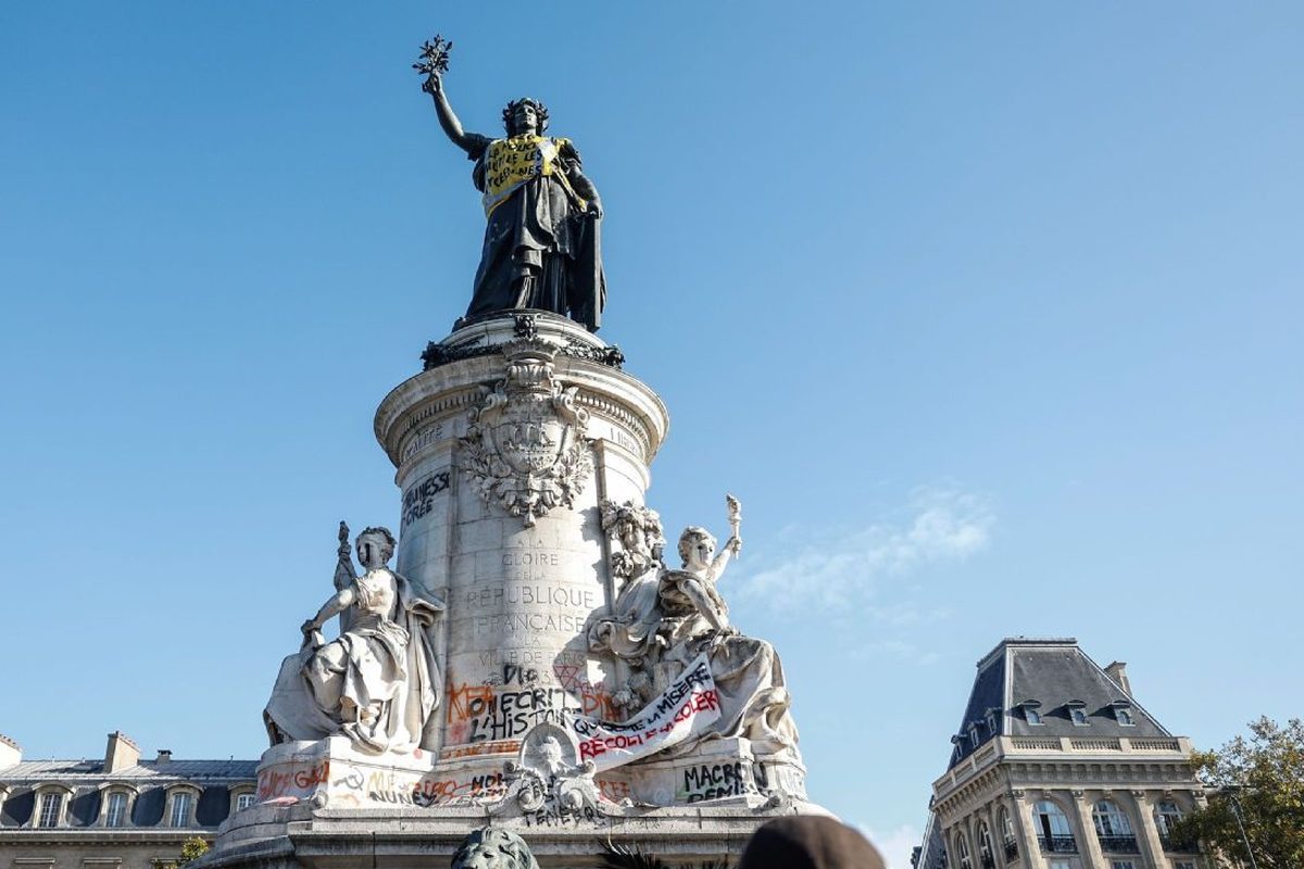 NFL Game in Paris Proceeds Amid Riots