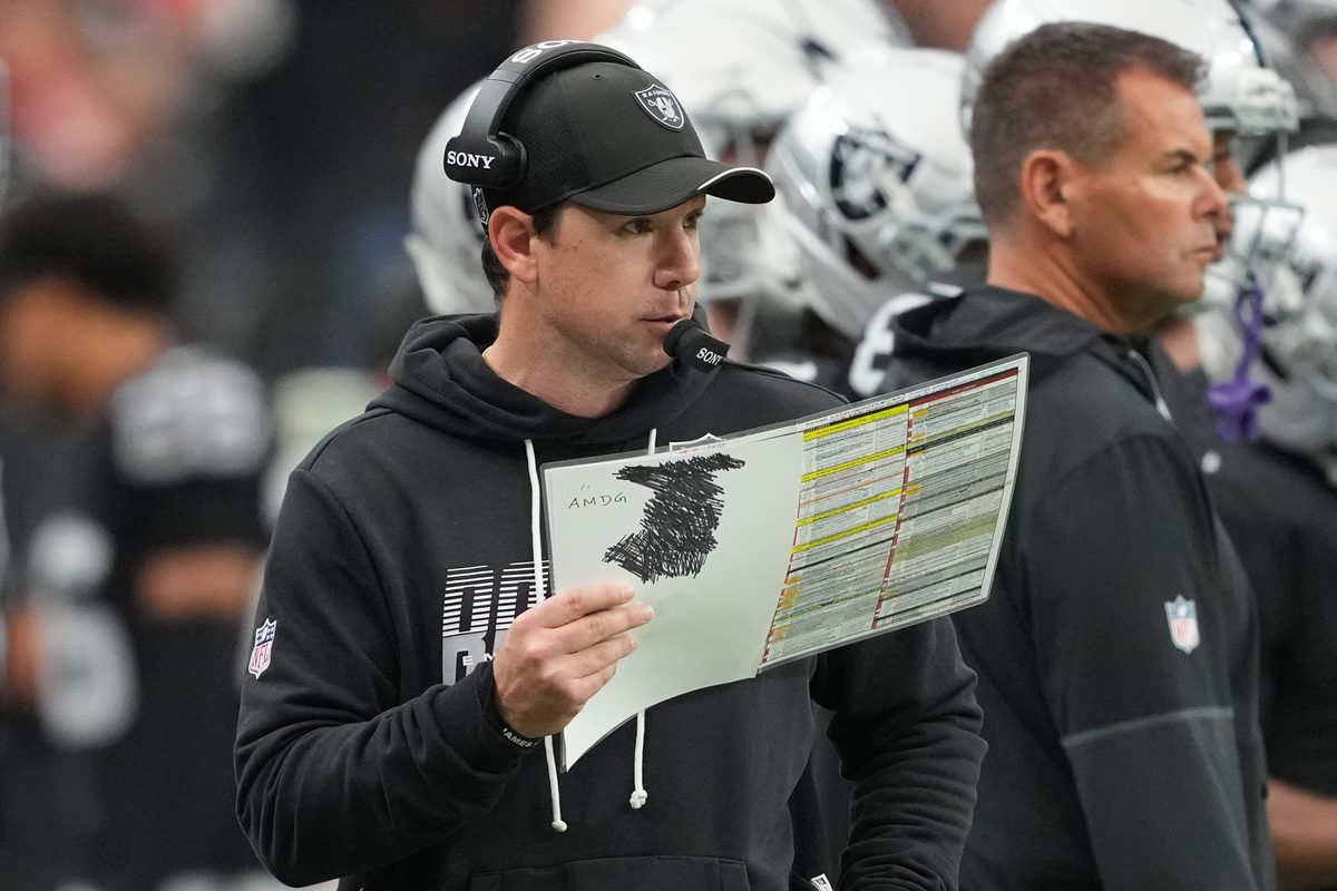 Raiders Coach Boldly Declares Halftime Win Against Chiefs — Then Loses