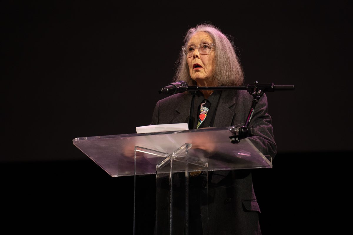 Nobel, Anne Carson dona tutto in beneficenza: «Celebrerò con una passeggiata nei boschi»