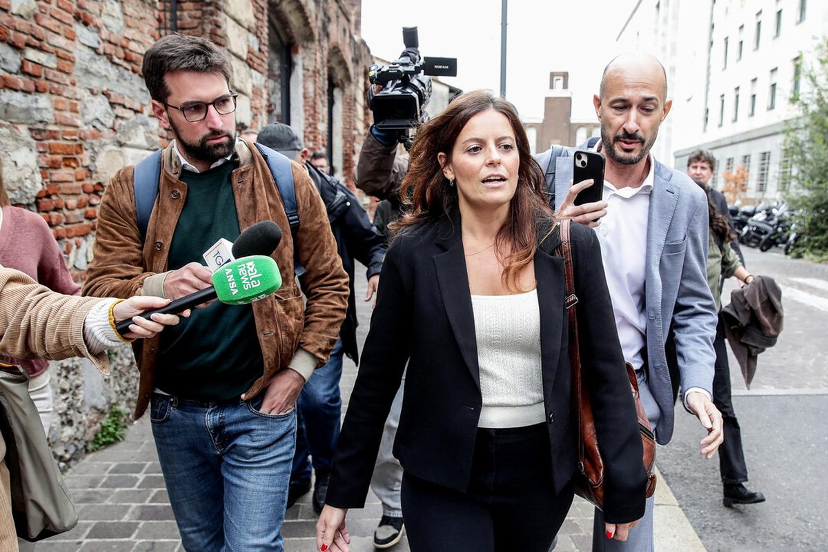 Milano, annullata la condanna a Ilaria Salis: «Difetto di contraddittorio»