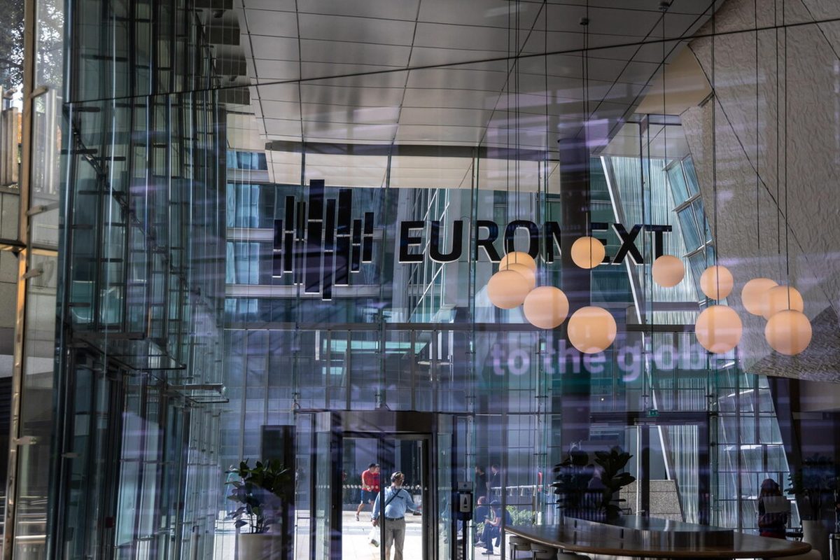 Milano in rosso: -1,7% in borsa, paura sulle banche