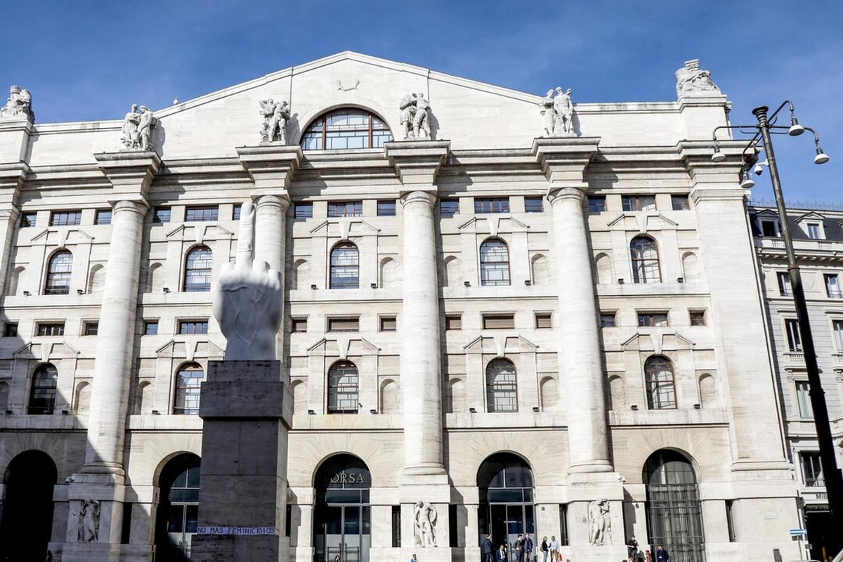 Milano, paura in metro: il Ftse Mib salta a +0,64%
