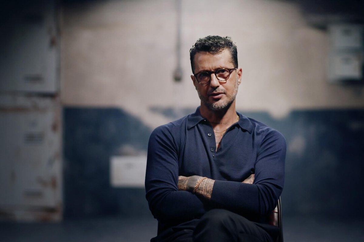Fabrizio Corona bloccato in fuga a Milano: senza patente e con auto sequestrata