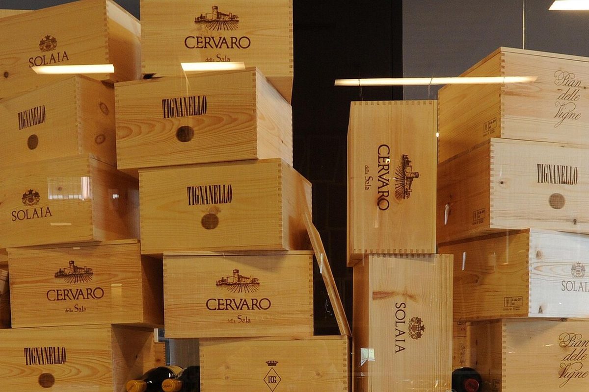 Cortona, furto record alla Marchesi Antinori: rubate 30.000 bottiglie di vino da 5…