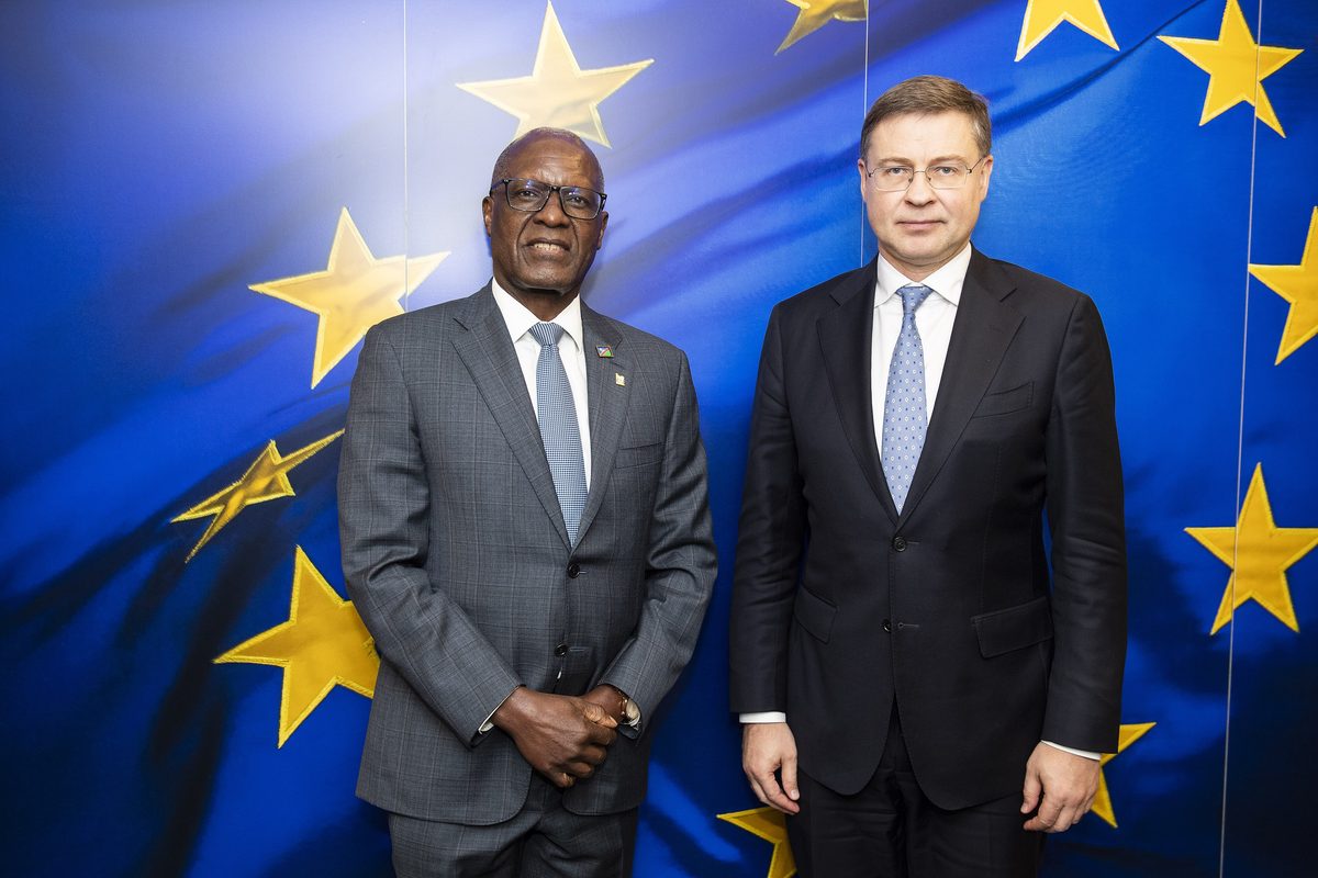 Dombrovskis avverte l'UE: "Basta flessibilità, a rischio i conti pubblici"