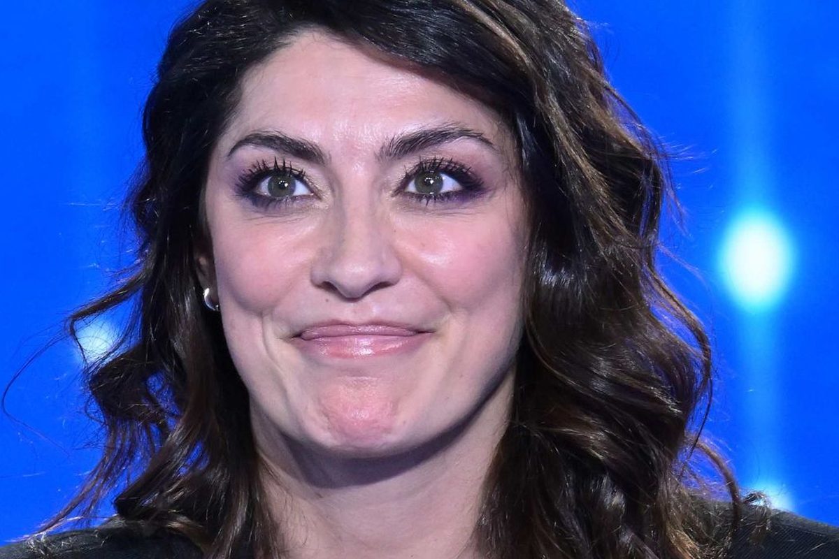 Elisa Isoardi nella bufera: spunta un "totomorte vip" nella redazione di Bar Centrale