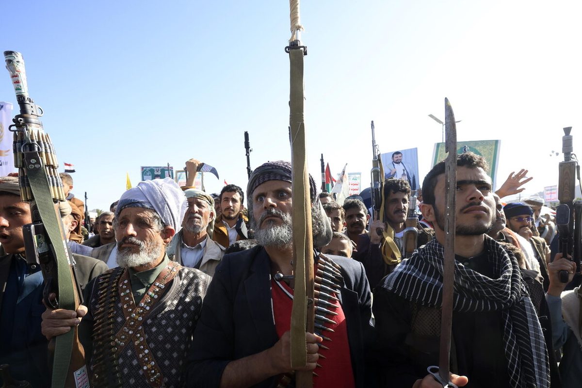 Gli Houthi avvertono: non usate gli aeroporti sauditi