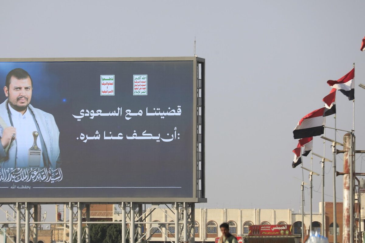 Houthi rivendicano raid su aeroporto di Riad: quattro ondate in 24 ore