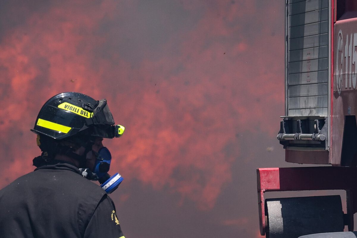 Milano, paura in metro: incendio in un vagone