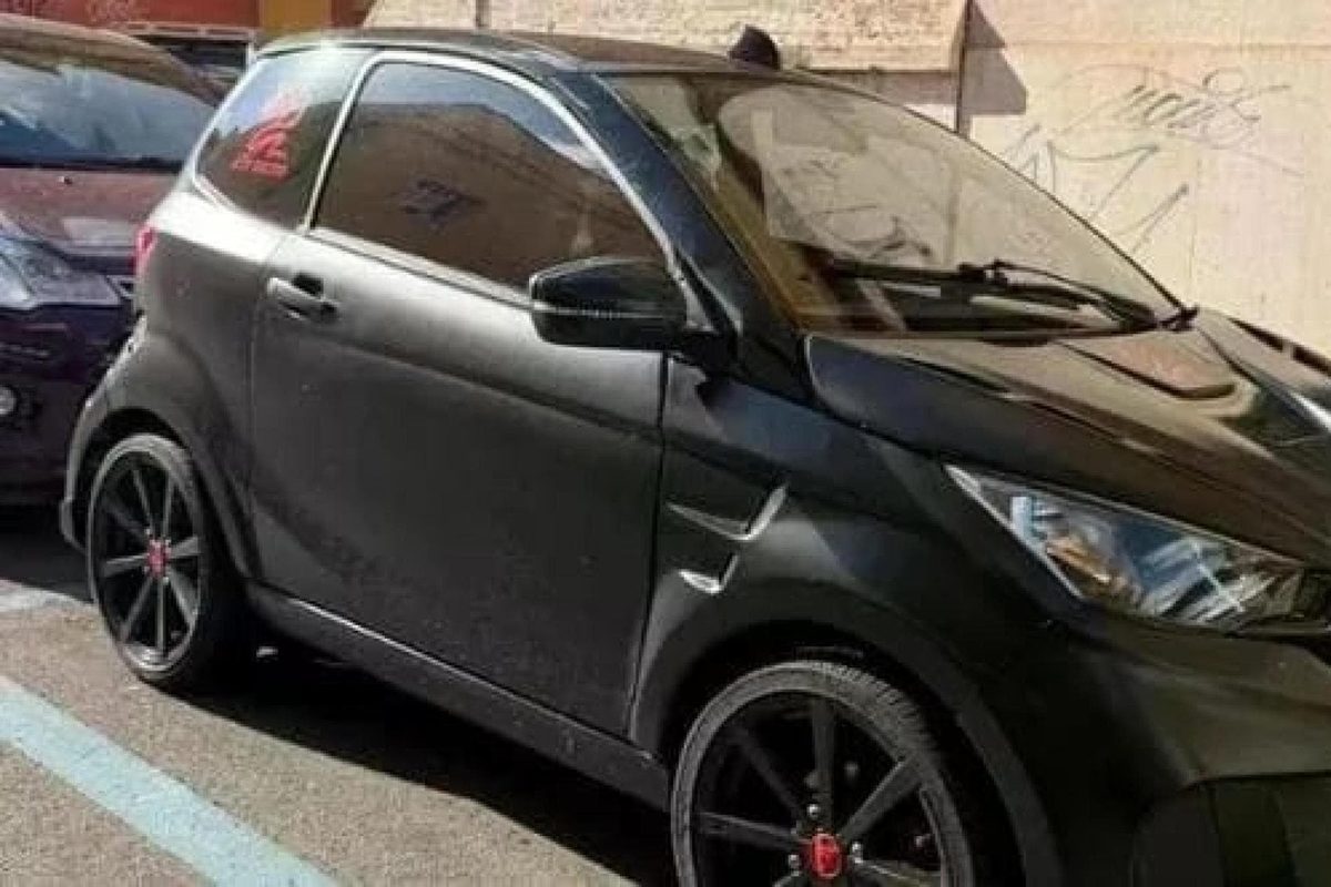 Milano, paura in metro: due minorenni aggrediscono passanti con una minicar
