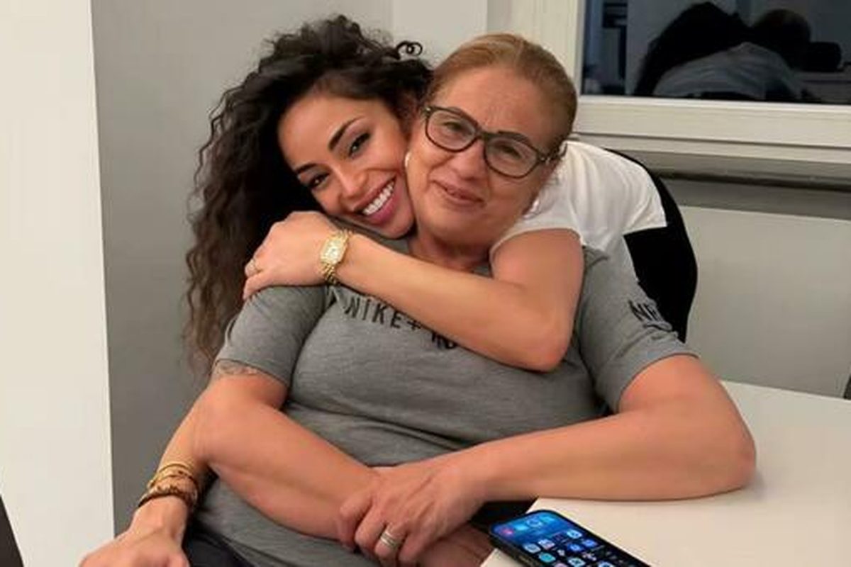 Armando Izzo torna con la moglie: la madre dedica parole a Raffaella Fico