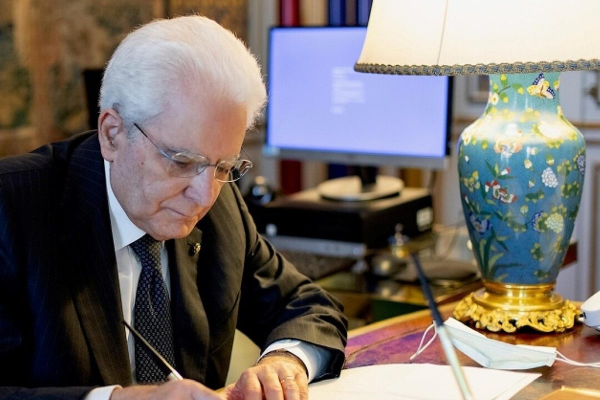 Mattarella firma la legge elettorale: è legge, ma la Consulta decide