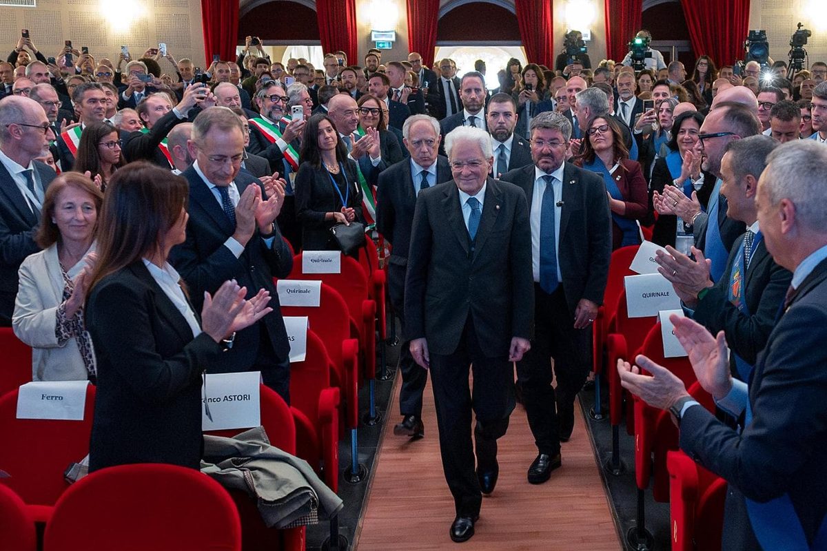 Mattarella: «Violenze inaccettabili, solidarietà alle forze dell’ordine»