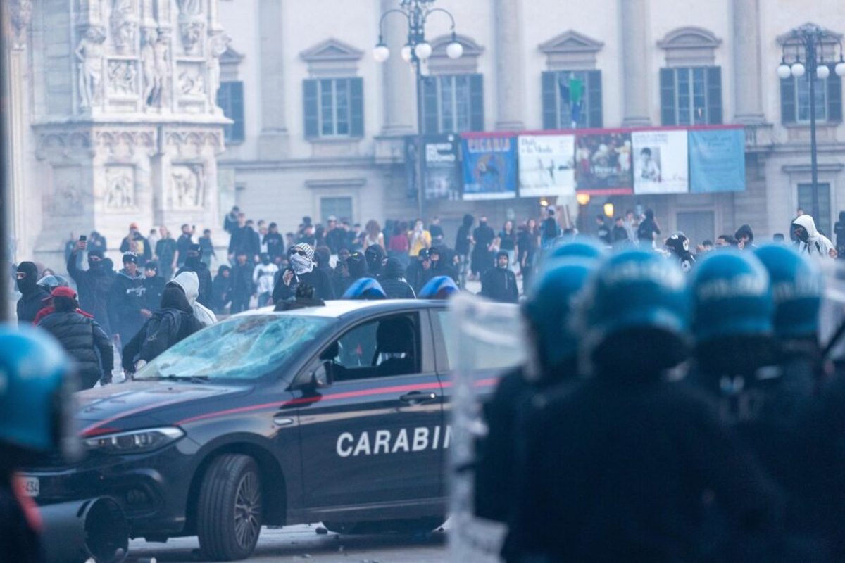 Milano: vetrine sfondate e caos nel centro