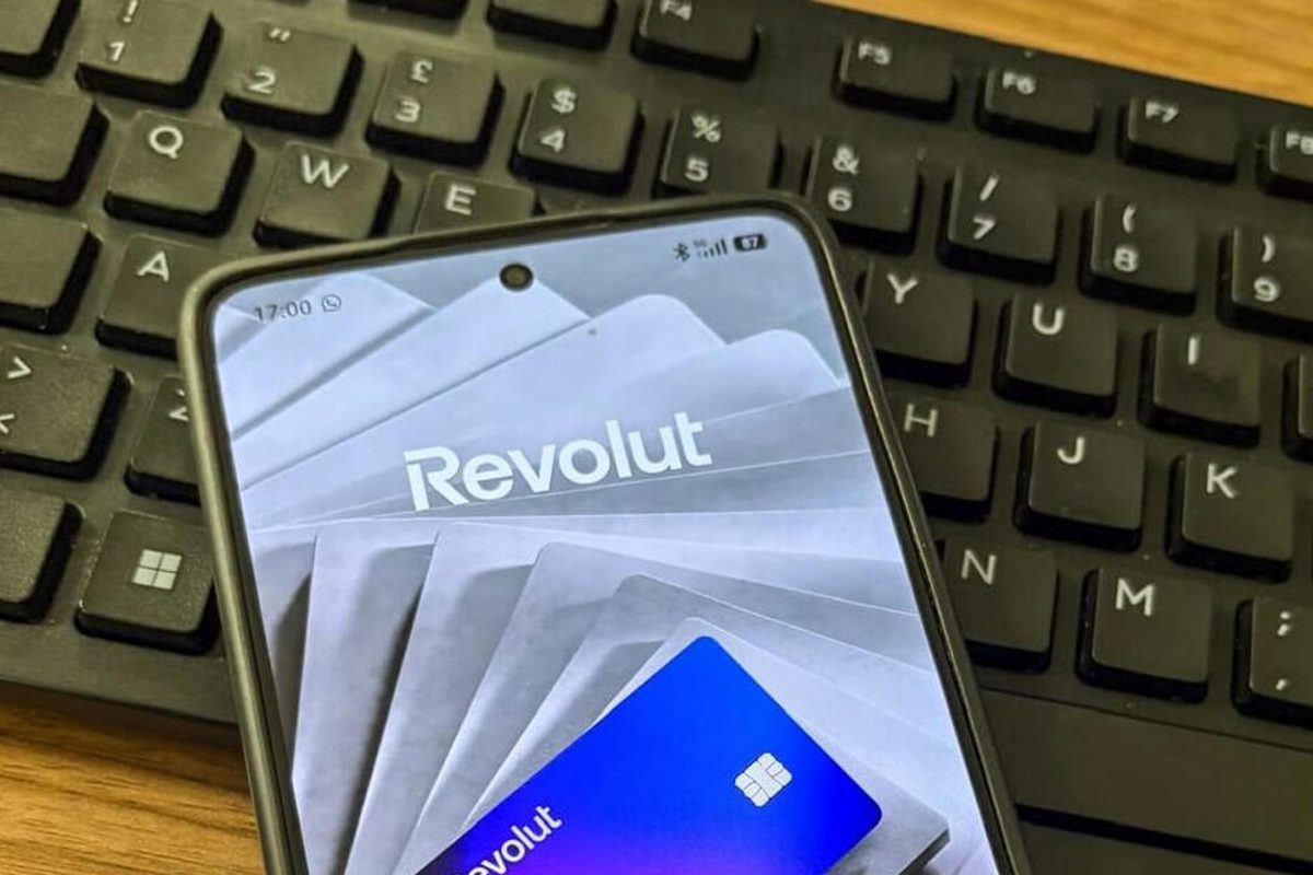 Milano, paura in metro: clienti Revolut bloccati dai pagamenti