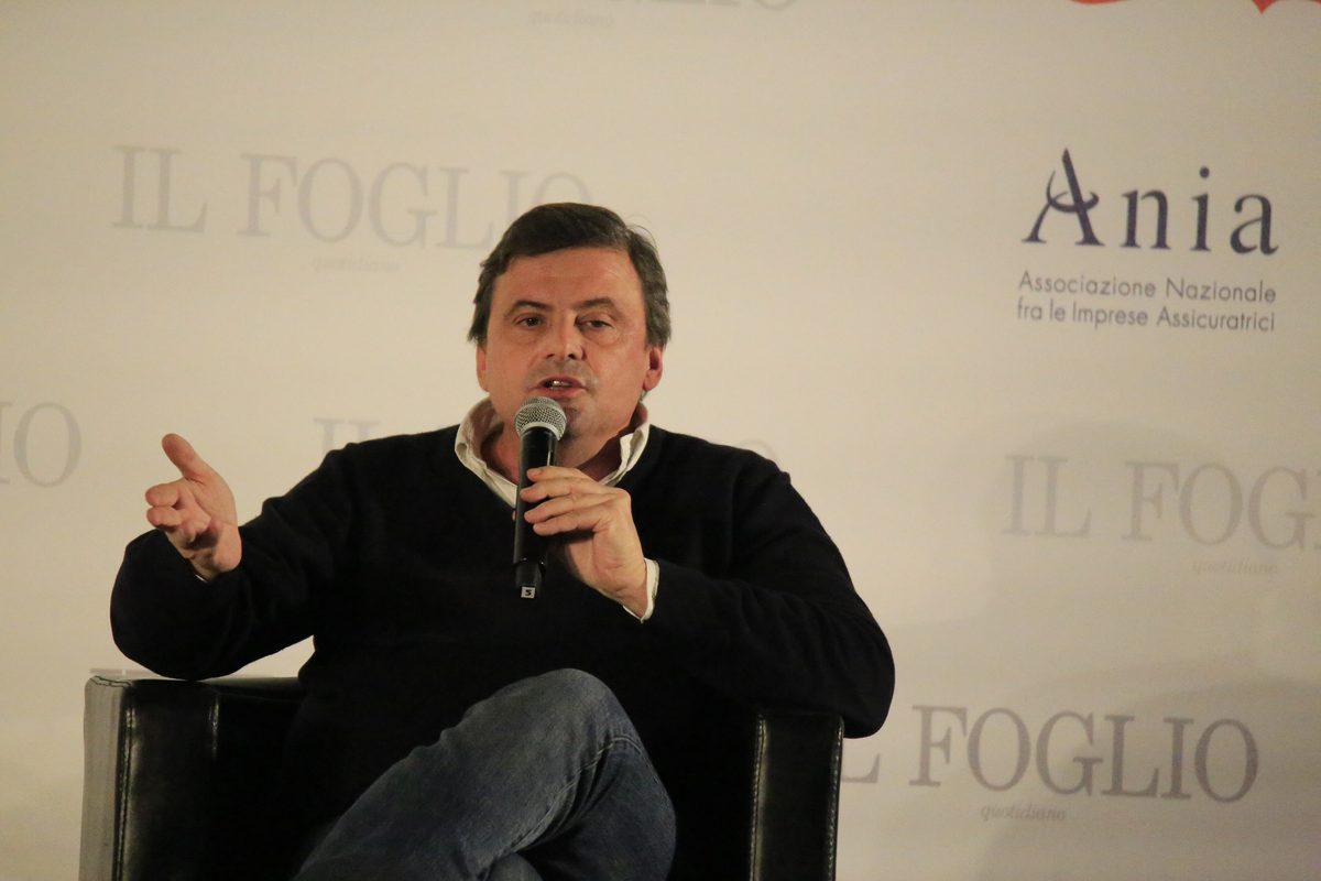 Sanità, Calenda lancia l'allarme: "Senza fondi e IA il SSN non è più sostenibile"